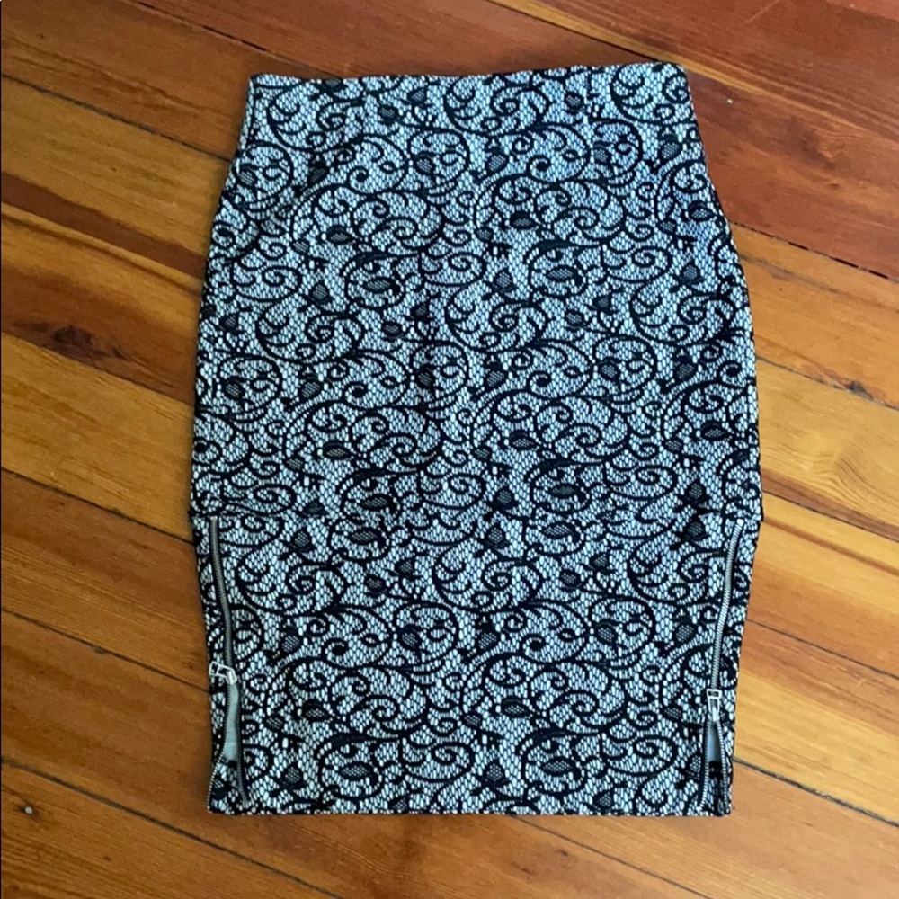 Tight  skirt with lace pattern. By Wilfred. Size2.